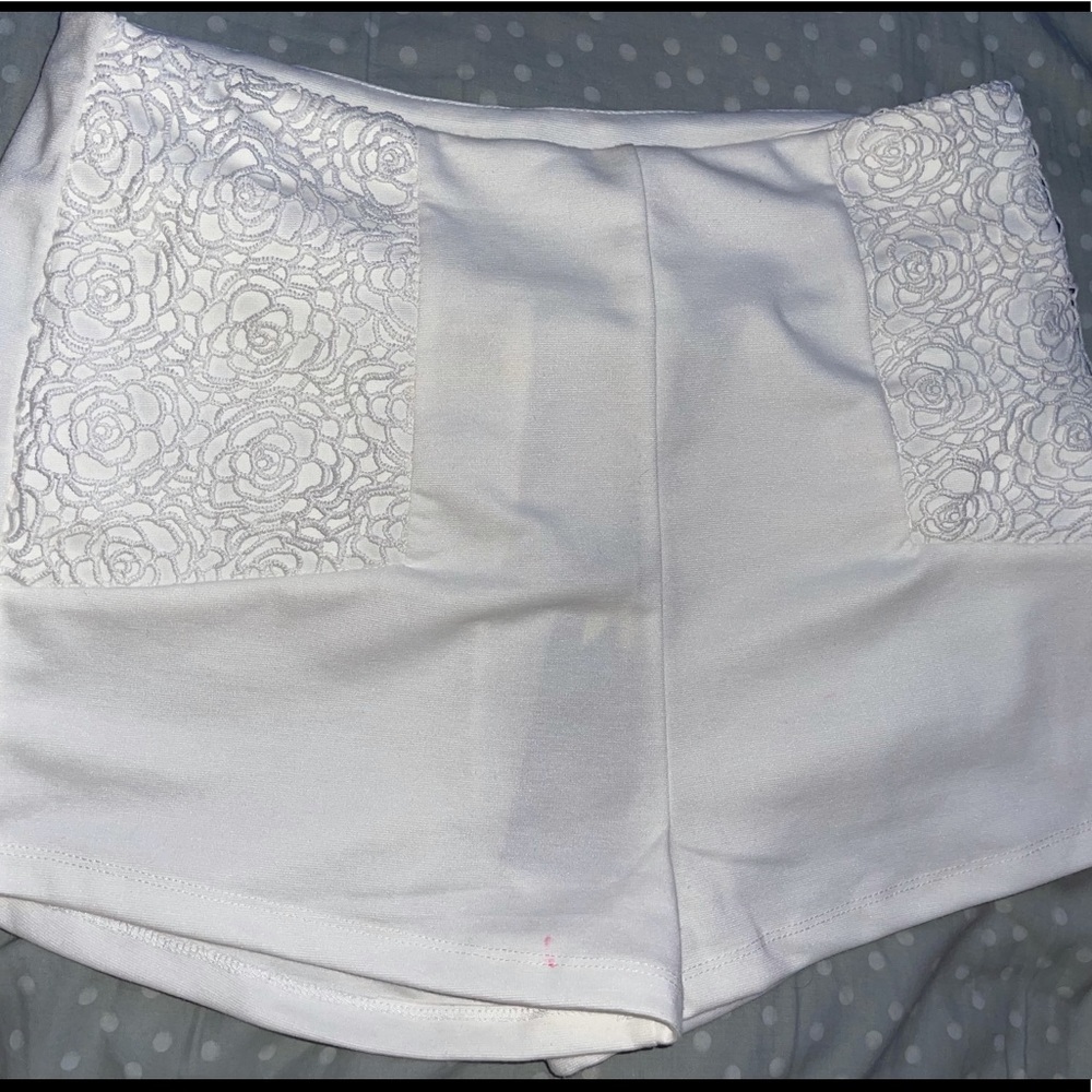 white shorts L